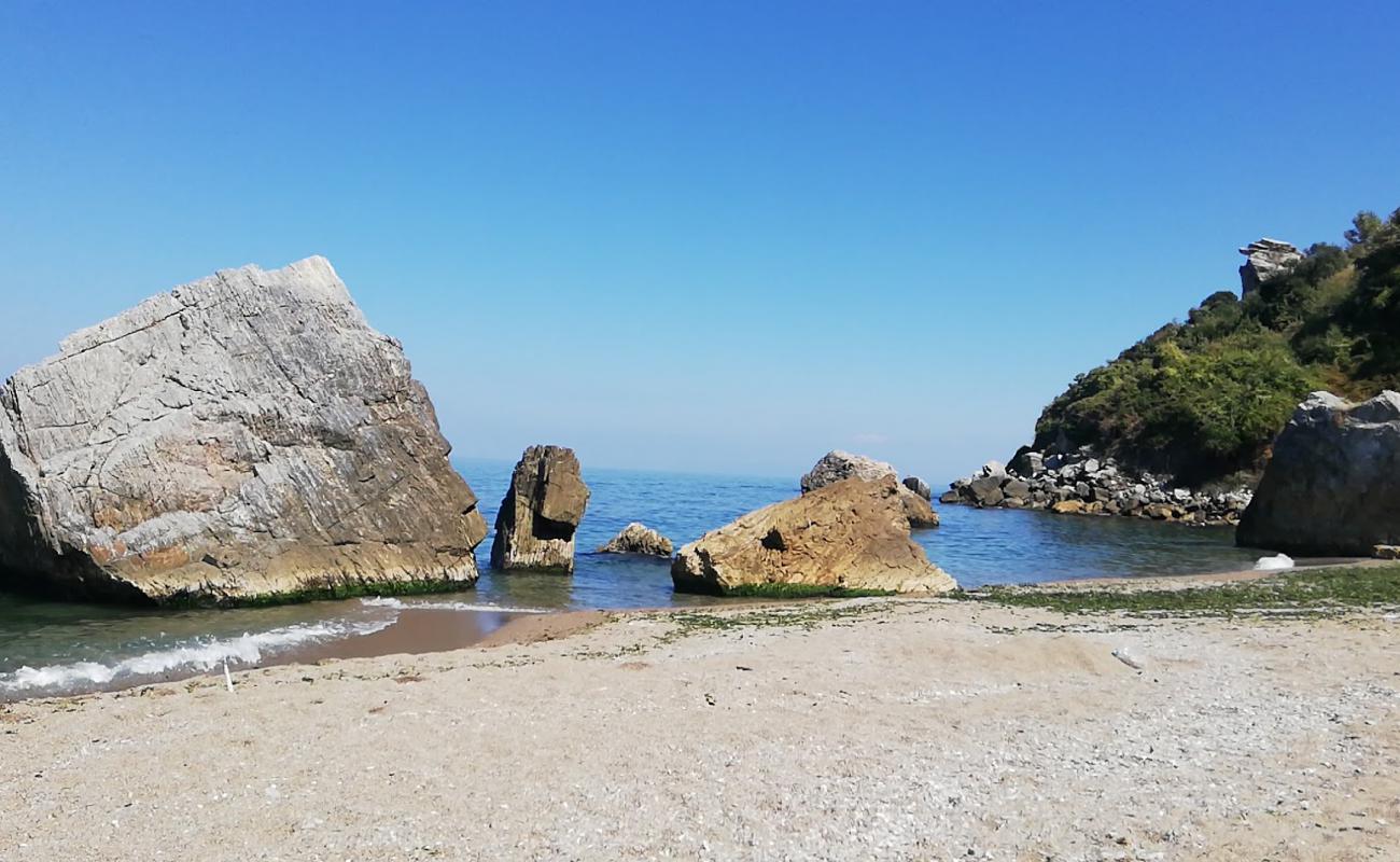 Kurşunlu Plajı'in fotoğrafı açık bej kum yüzey ile