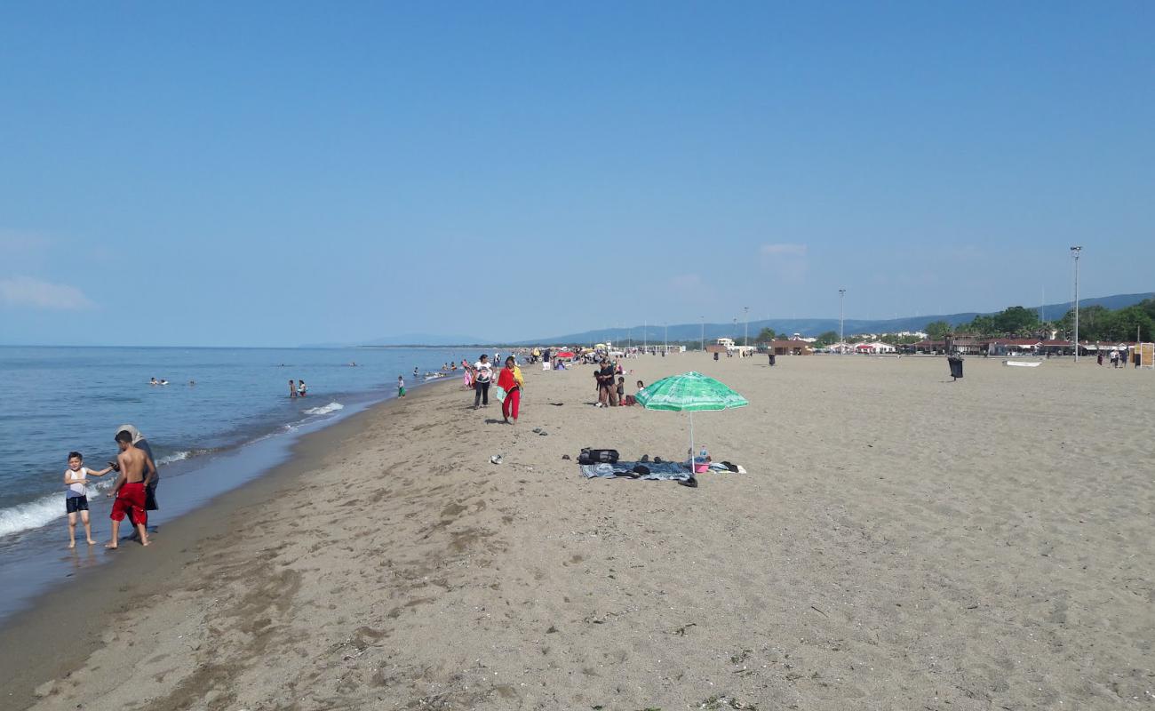 Karacabey beach'in fotoğrafı açık bej kum yüzey ile