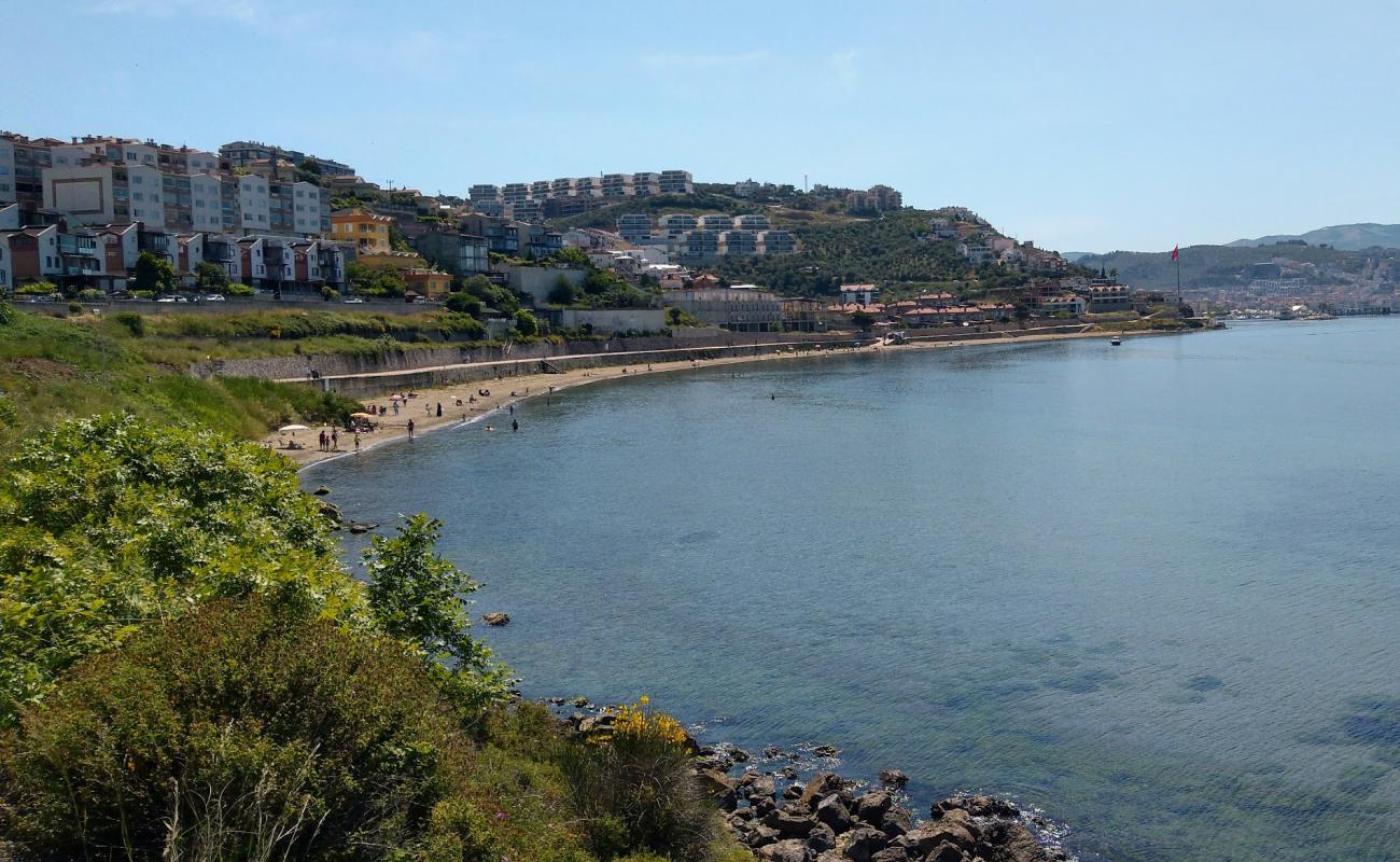 Plaj Kumlu'in fotoğrafı kahverengi kum yüzey ile