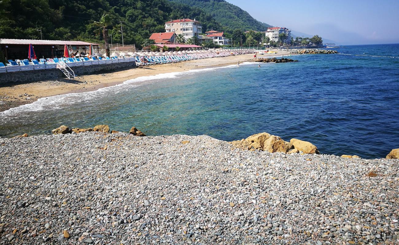 Deniz Yıldızı Plajı'in fotoğrafı siyah kum ve çakıllar yüzey ile