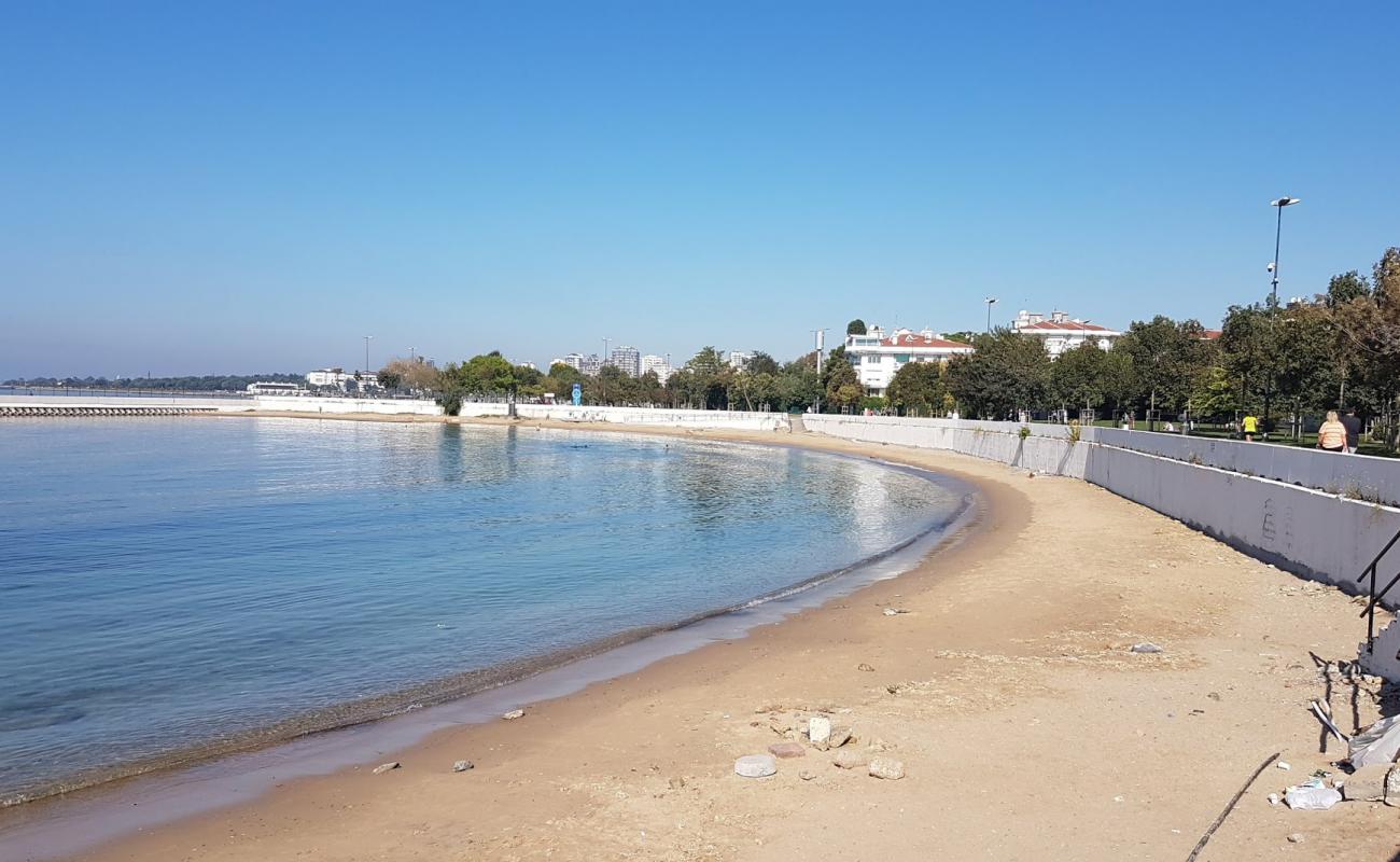 Caddebostan Plaji'in fotoğrafı kahverengi kum yüzey ile