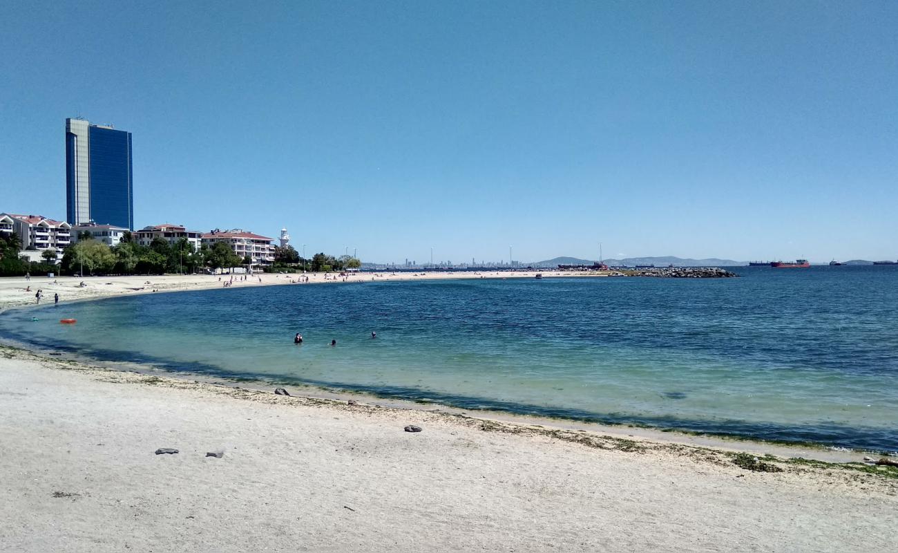 Bakirkoy beach'in fotoğrafı kahverengi kum yüzey ile