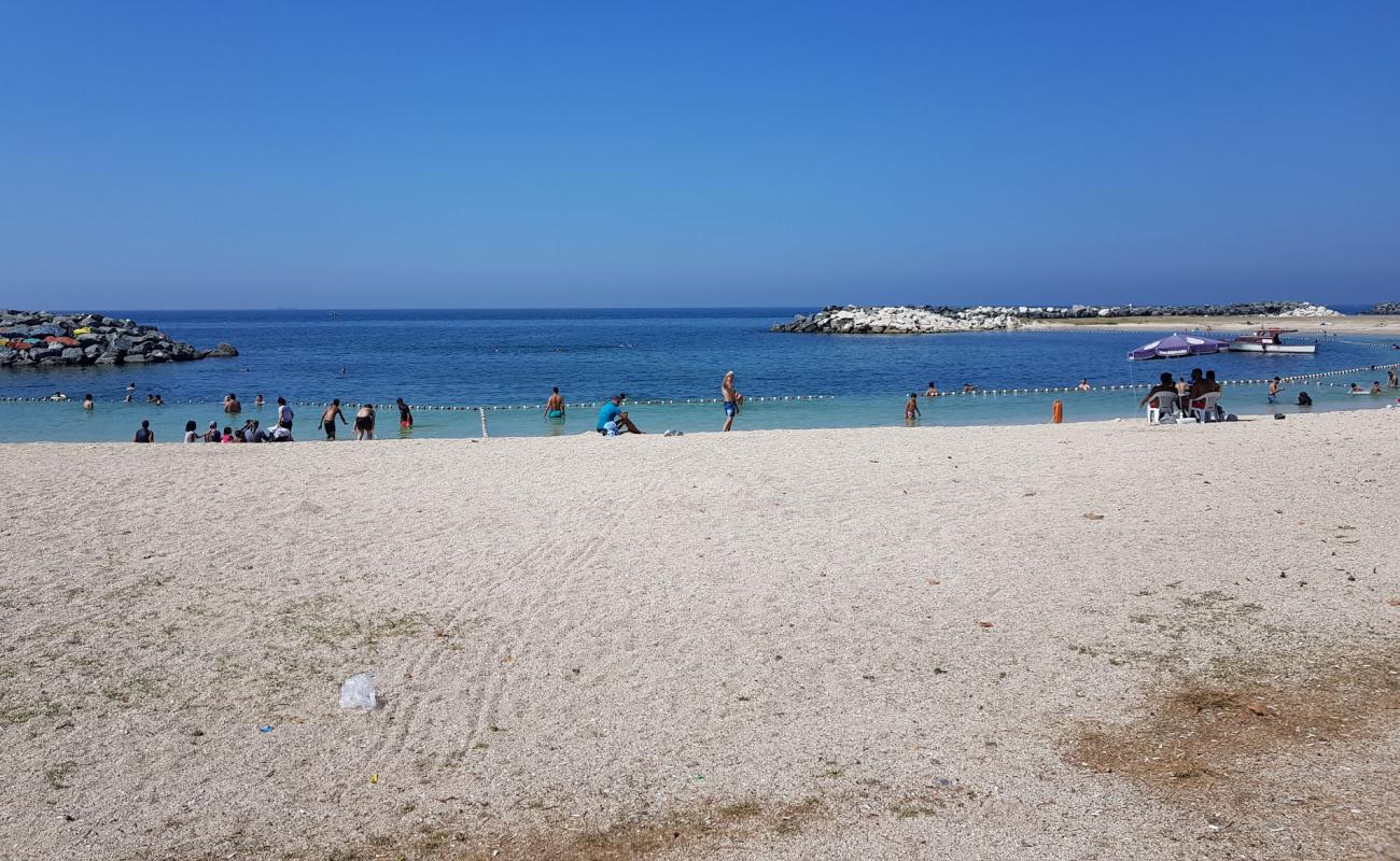 Yesilkoy Ciroz beach'in fotoğrafı kahverengi kum yüzey ile