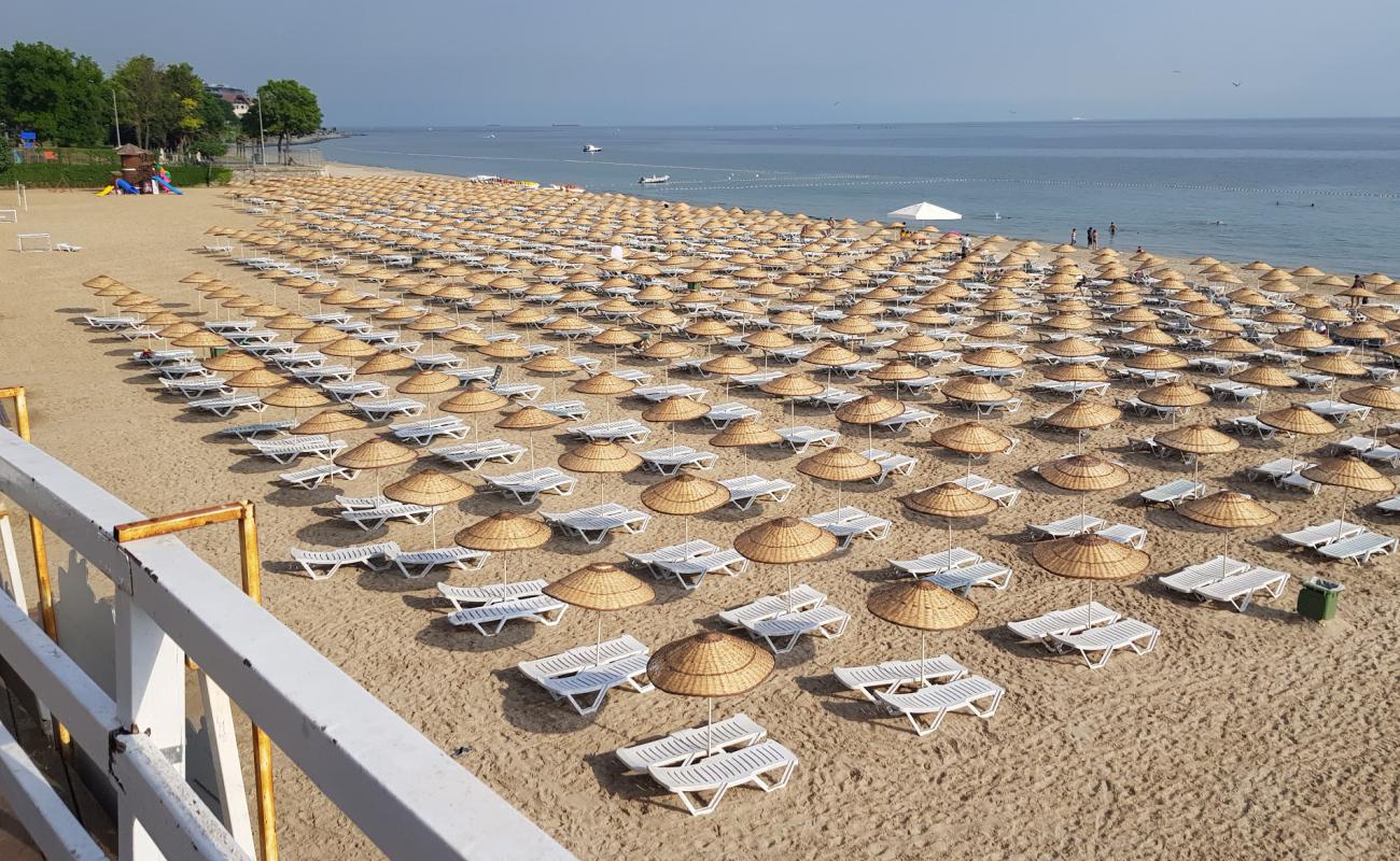 Florya Güneş Plajı'in fotoğrafı parlak kum yüzey ile