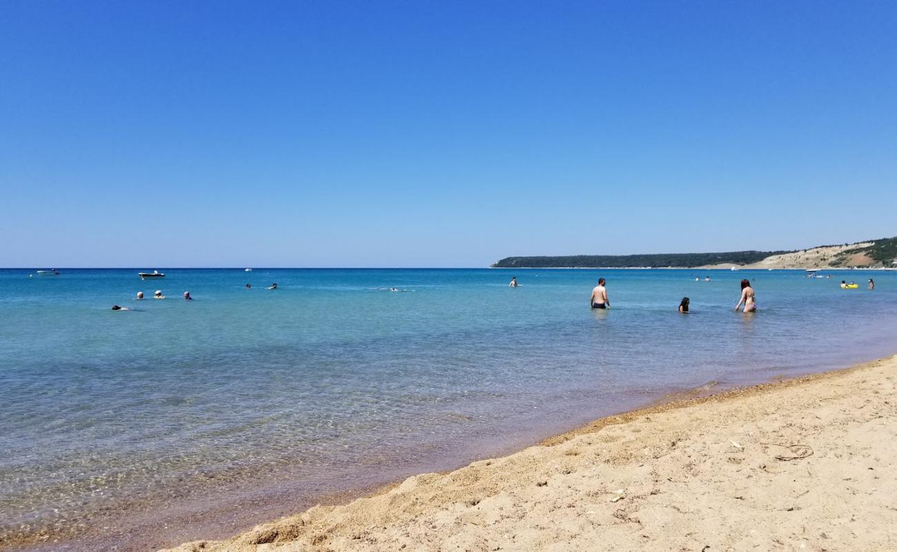 Erikli Plajı'in fotoğrafı parlak ince kum yüzey ile