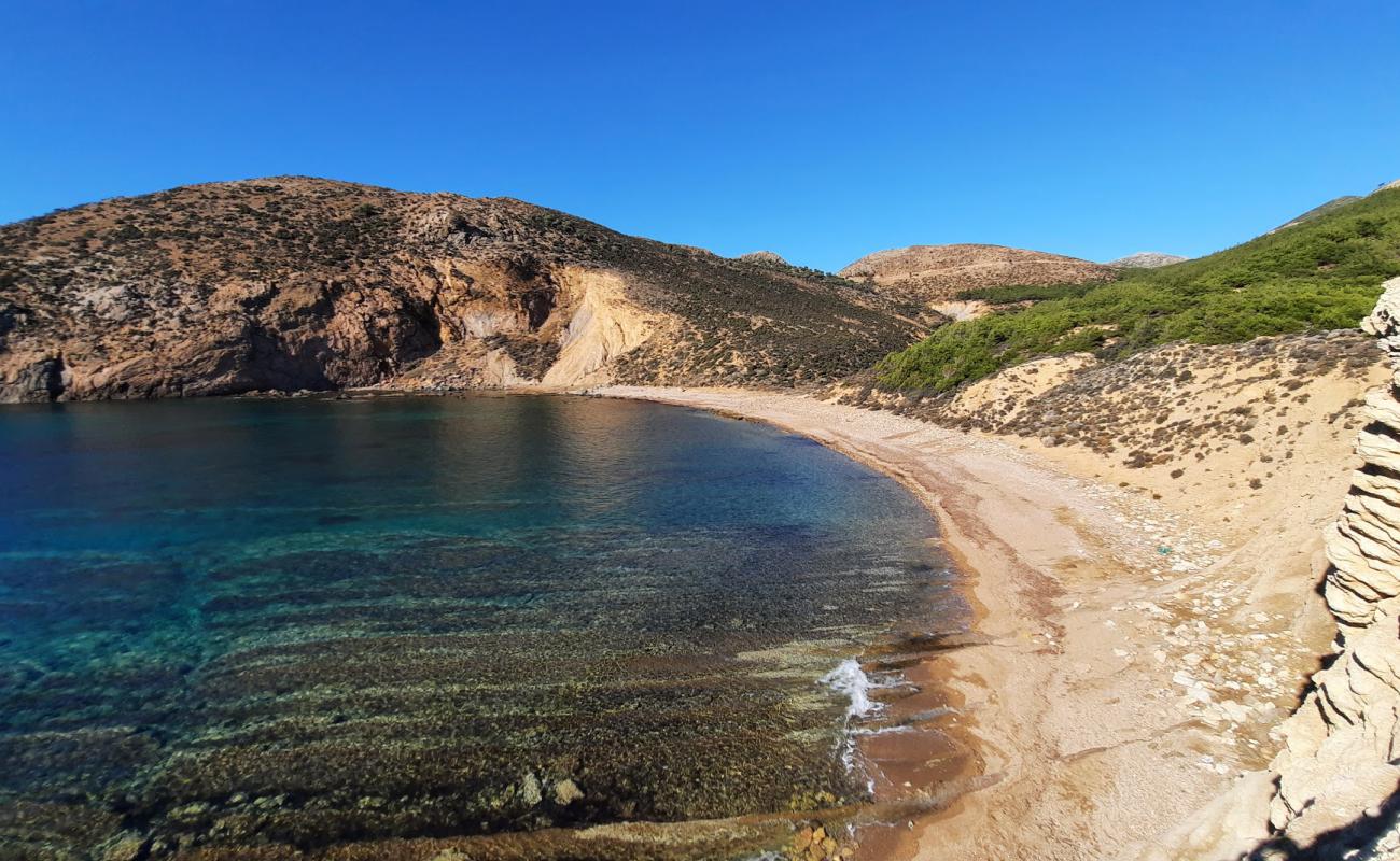 Gizli Liman'in fotoğrafı parlak kum ve kayalar yüzey ile