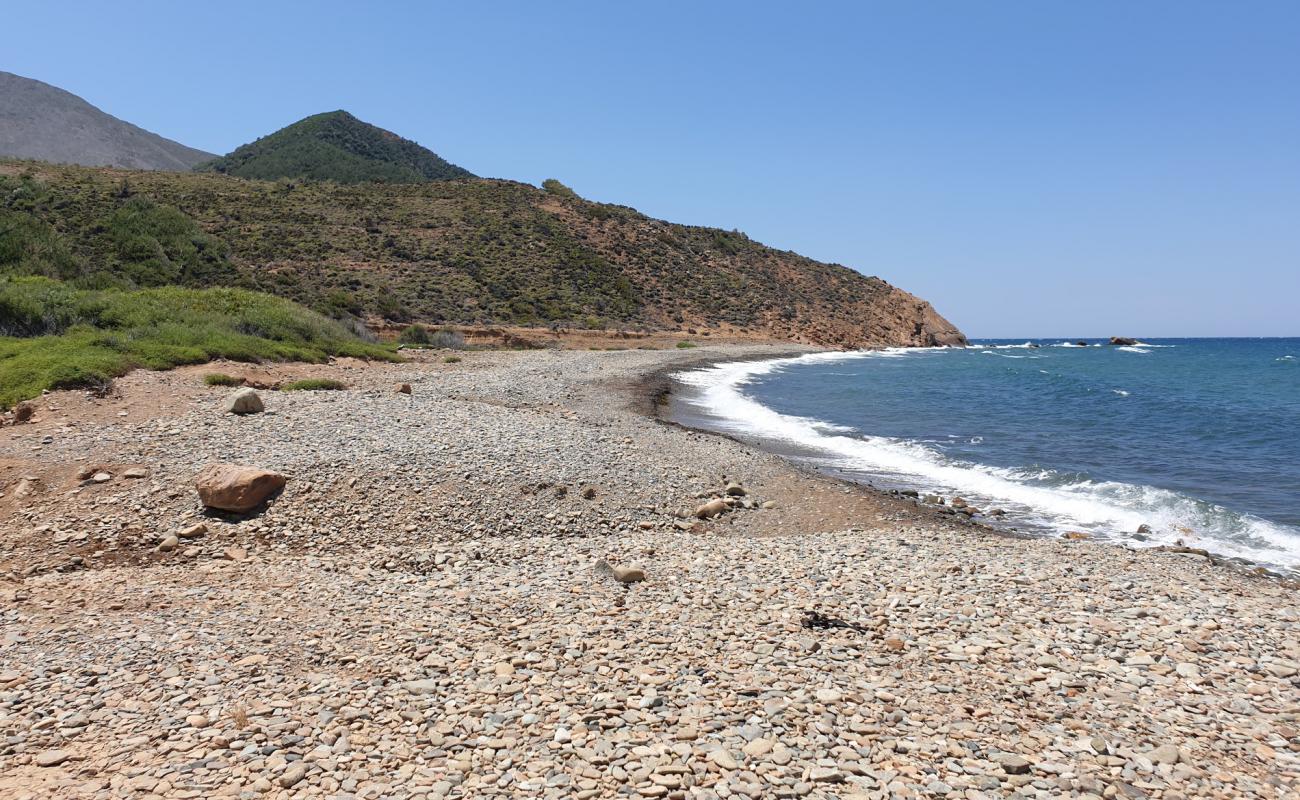 Marmaros Plaji'in fotoğrafı parlak kum ve kayalar yüzey ile