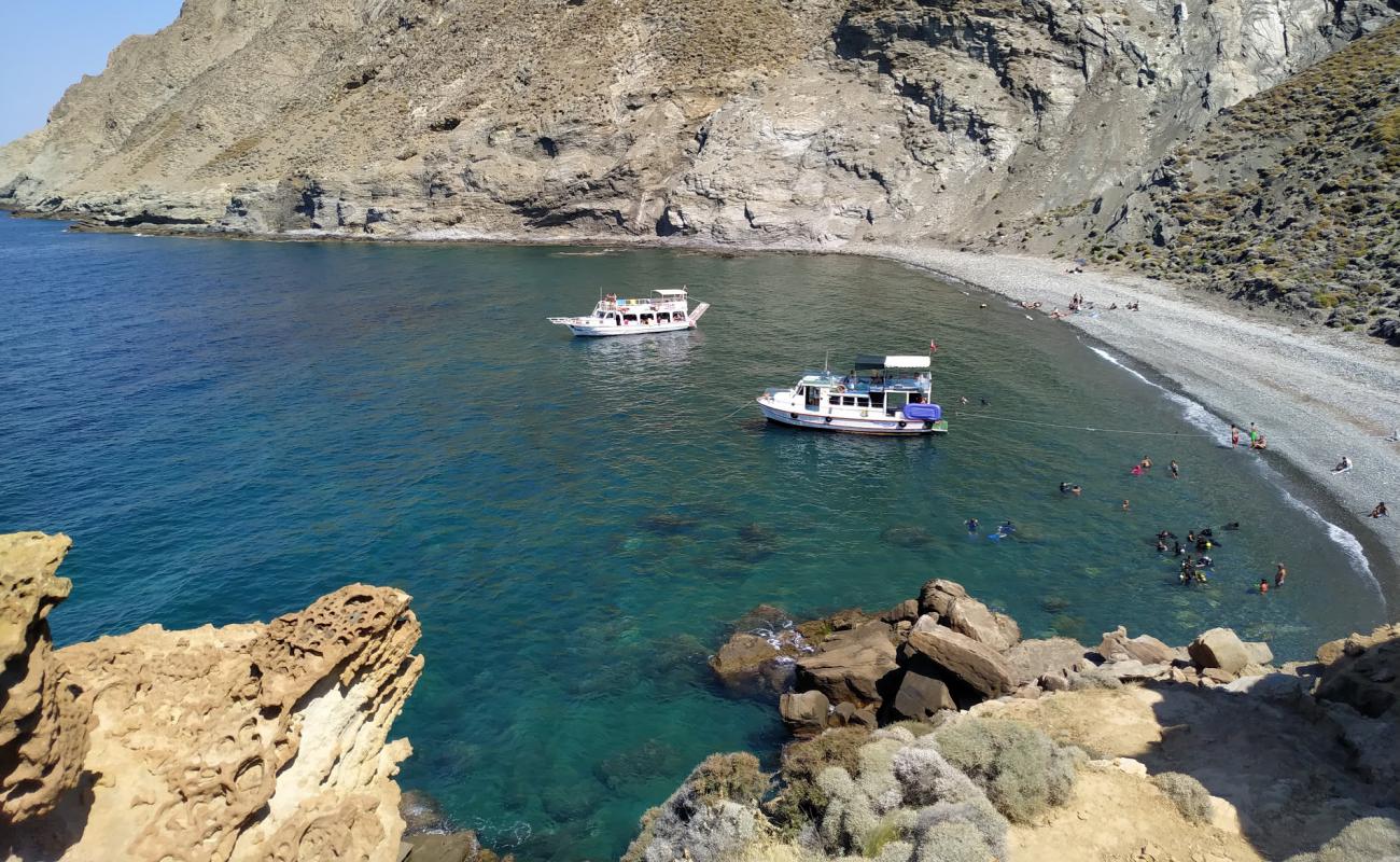 Mavi koy'in fotoğrafı hafif çakıl yüzey ile