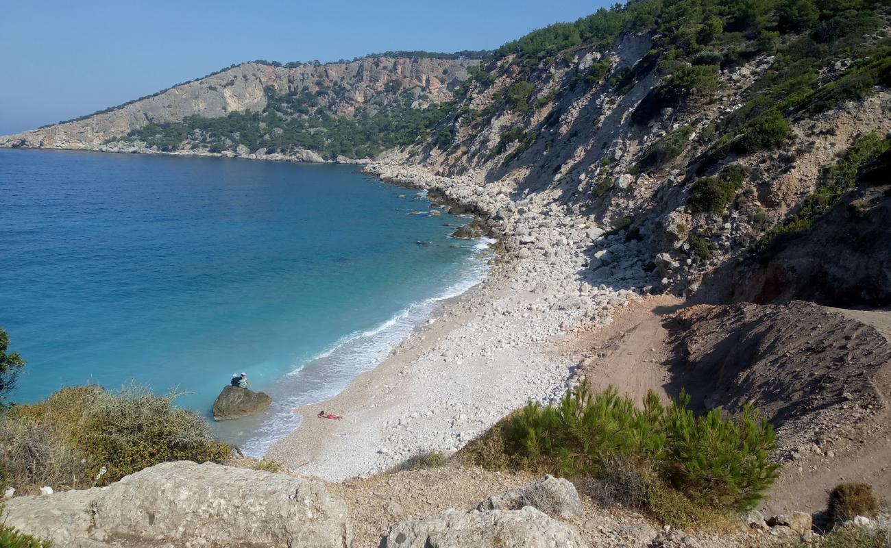 Kumluova beach II'in fotoğrafı beyaz çakıl taş yüzey ile