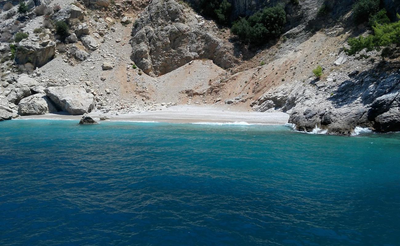 Blue Cave beach'in fotoğrafı hafif çakıl yüzey ile