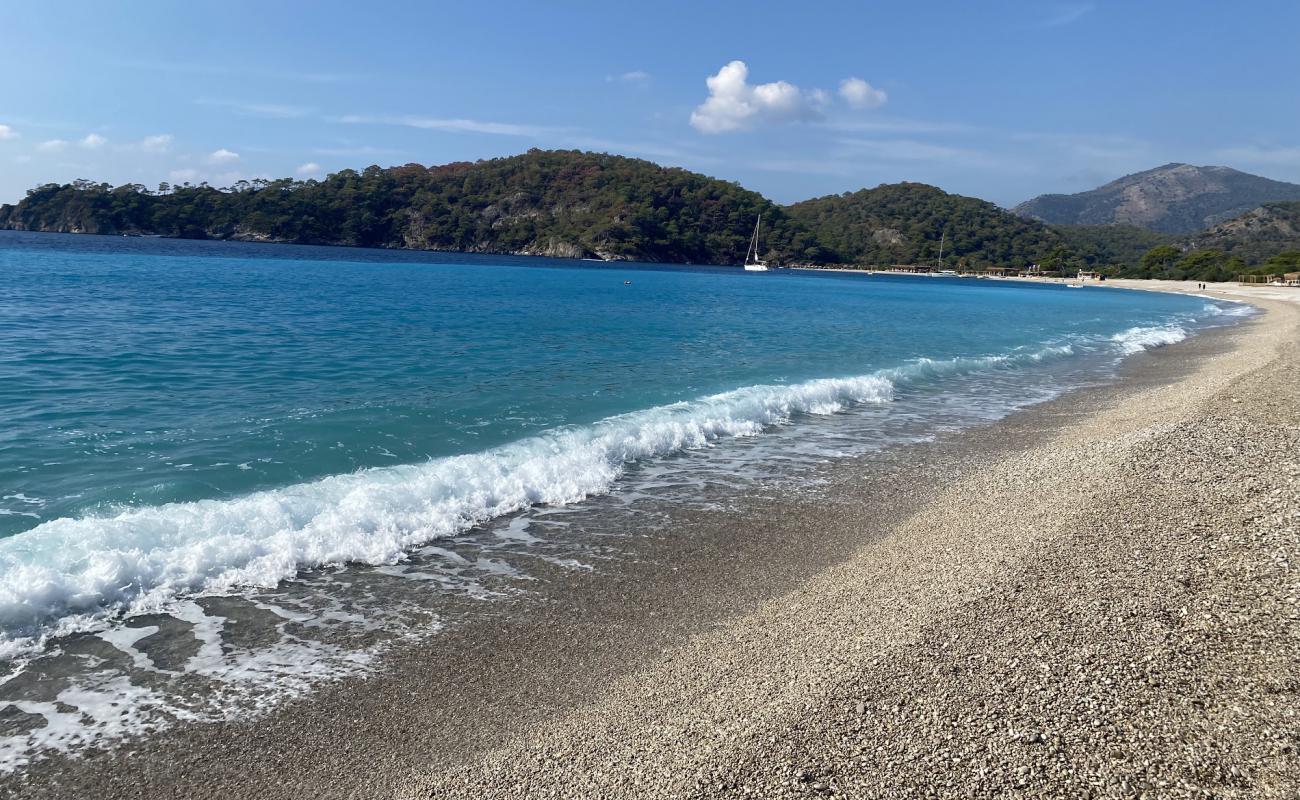 Ölüdeniz plajı'in fotoğrafı hafif ince çakıl taş yüzey ile