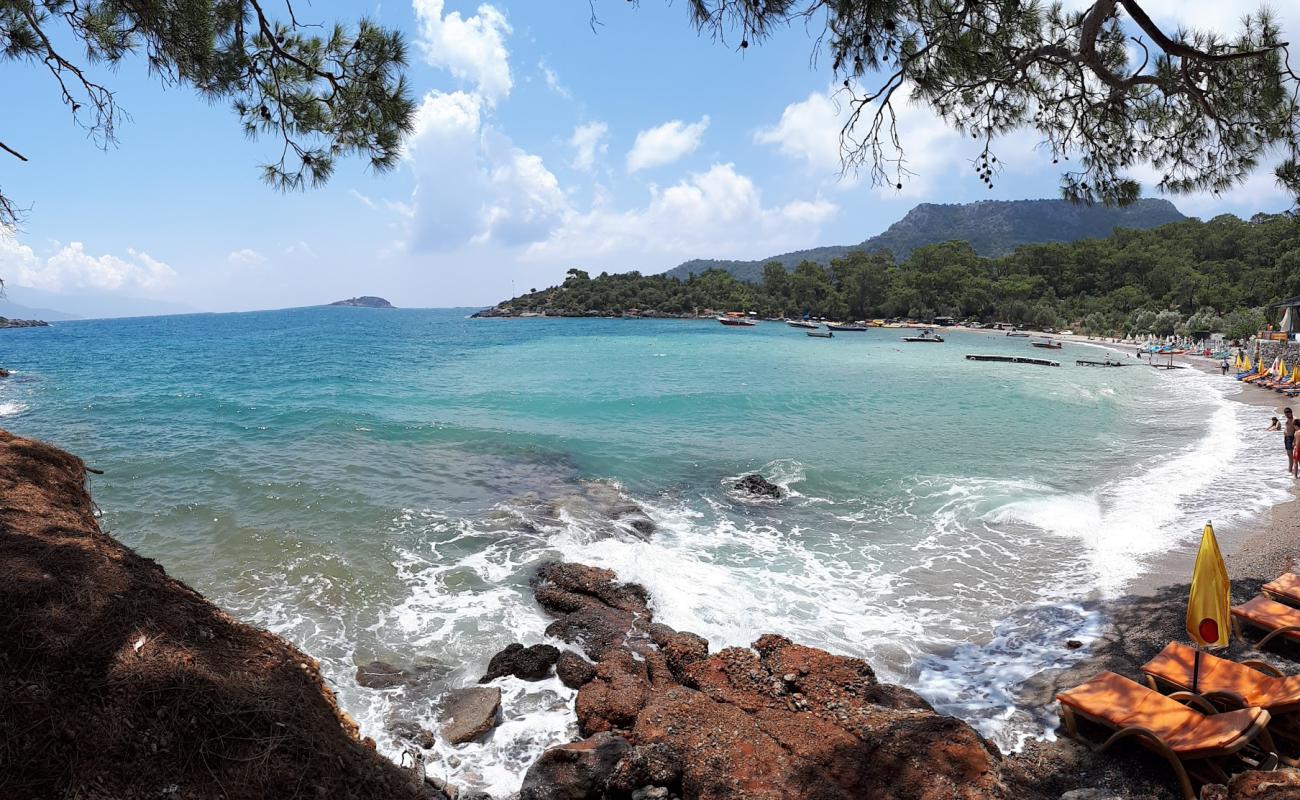 Gemile Bay'in fotoğrafı küçük kahverengi çakıllar yüzey ile