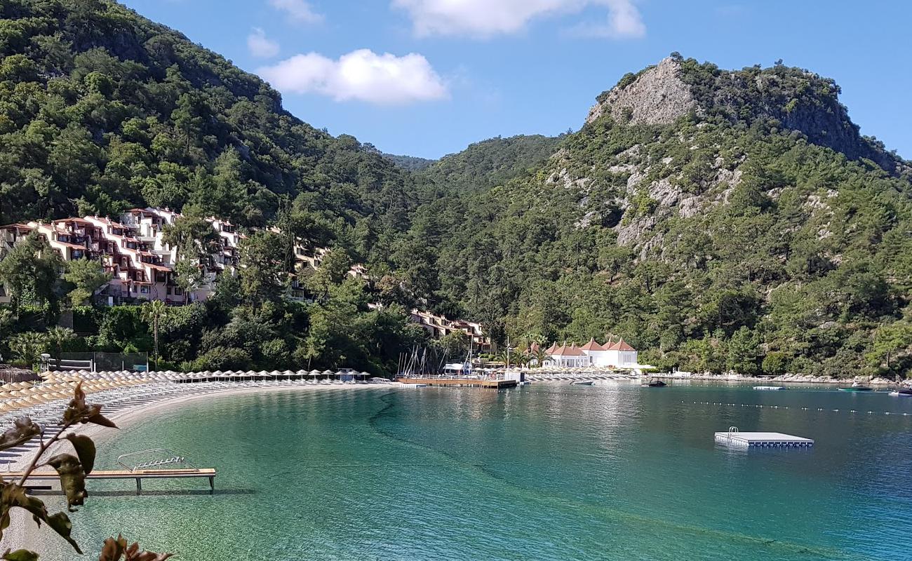 Hillside Plajı'in fotoğrafı hafif ince çakıl taş yüzey ile