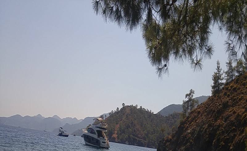 Yatlı Koyu'in fotoğrafı kayalık arazi yüzey ile