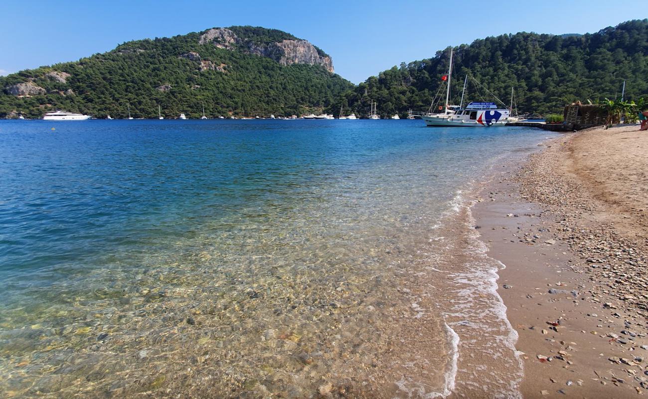 Cleopatra Cove II'in fotoğrafı uçurumlarla desteklenmiş