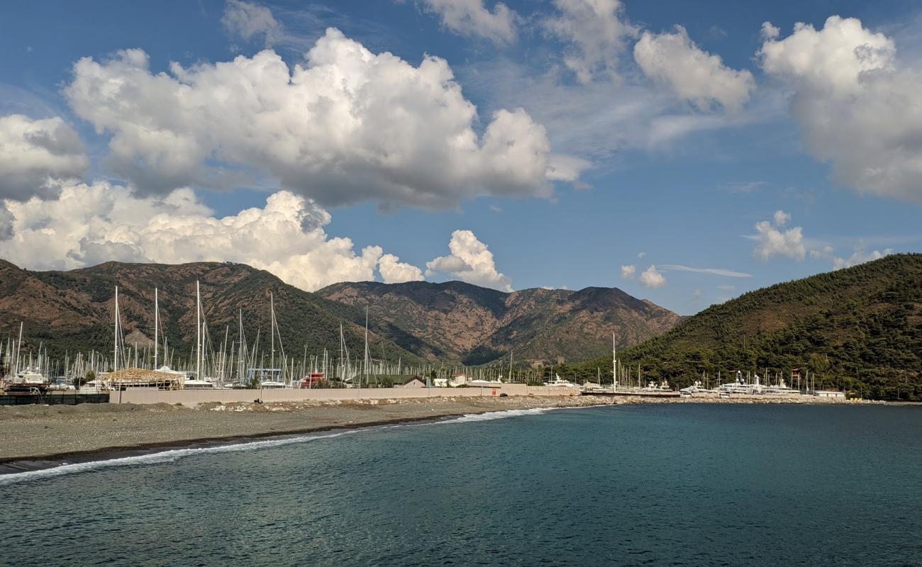 Aksaz Plajı V'in fotoğrafı gri kum ve çakıl yüzey ile