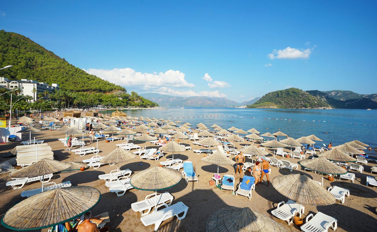 Icmeler Plajı'in fotoğrafı hafif ince çakıl taş yüzey ile