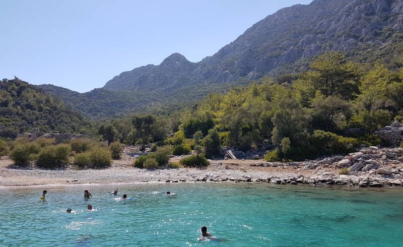 Gebekse koyu'in fotoğrafı gri kum ve çakıl yüzey ile