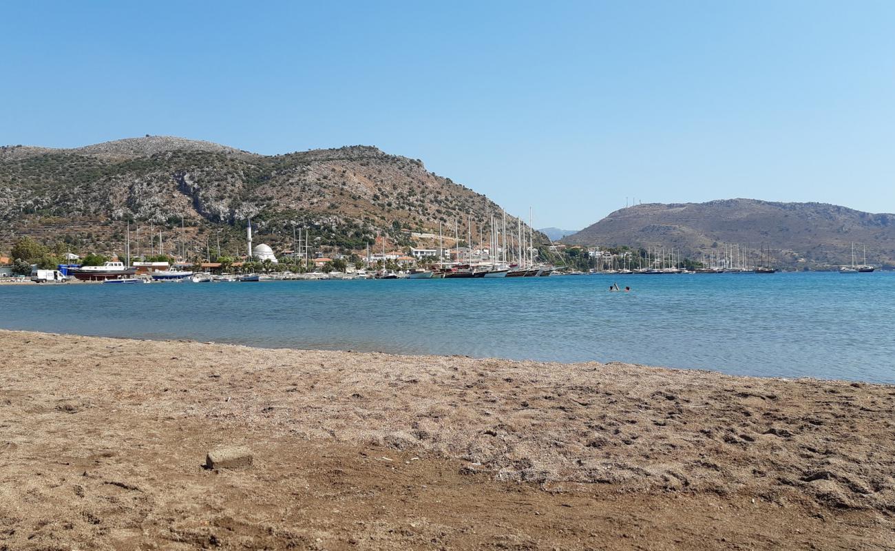 Amas beach'in fotoğrafı kahverengi kum yüzey ile