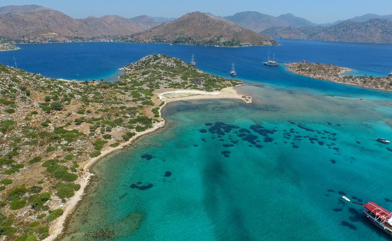 Amas beach II'in fotoğrafı bej kum ve çakıl yüzey ile
