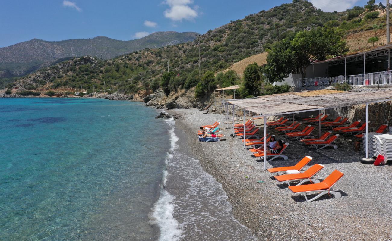 Mandalya beach'in fotoğrafı gri çakıl taşı yüzey ile