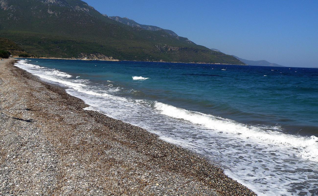 Kairos beach II'in fotoğrafı gri çakıl taşı yüzey ile