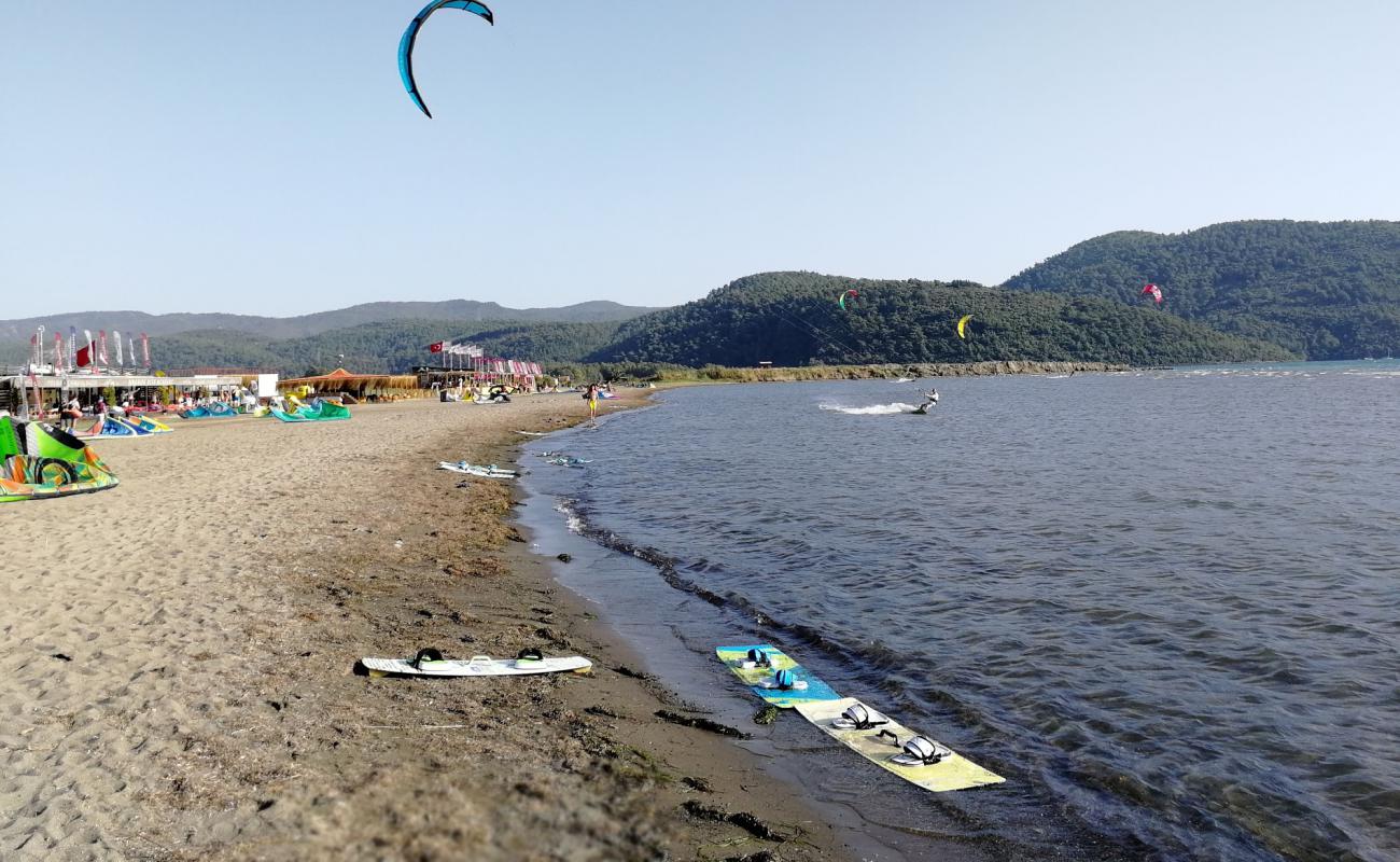 Gokova beach'in fotoğrafı i̇nce kahverengi kum yüzey ile