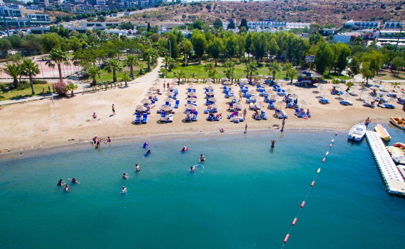 Belediye beach'in fotoğrafı kahverengi kum yüzey ile