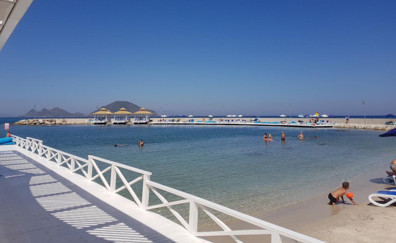 La Blanche Resort Beach'in fotoğrafı i̇nce bej kum yüzey ile