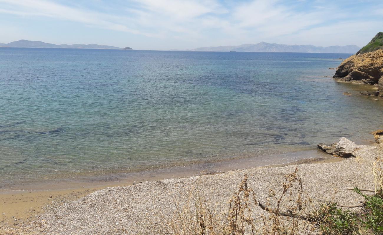 Mindos ruins Beach'in fotoğrafı bej kum ve çakıl yüzey ile