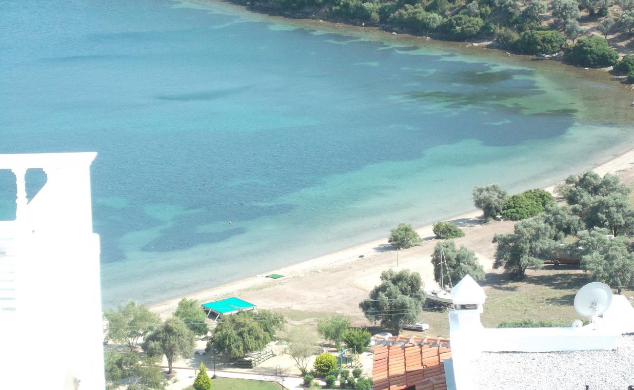 Iasos Beach II'in fotoğrafı gri kum ve çakıl yüzey ile