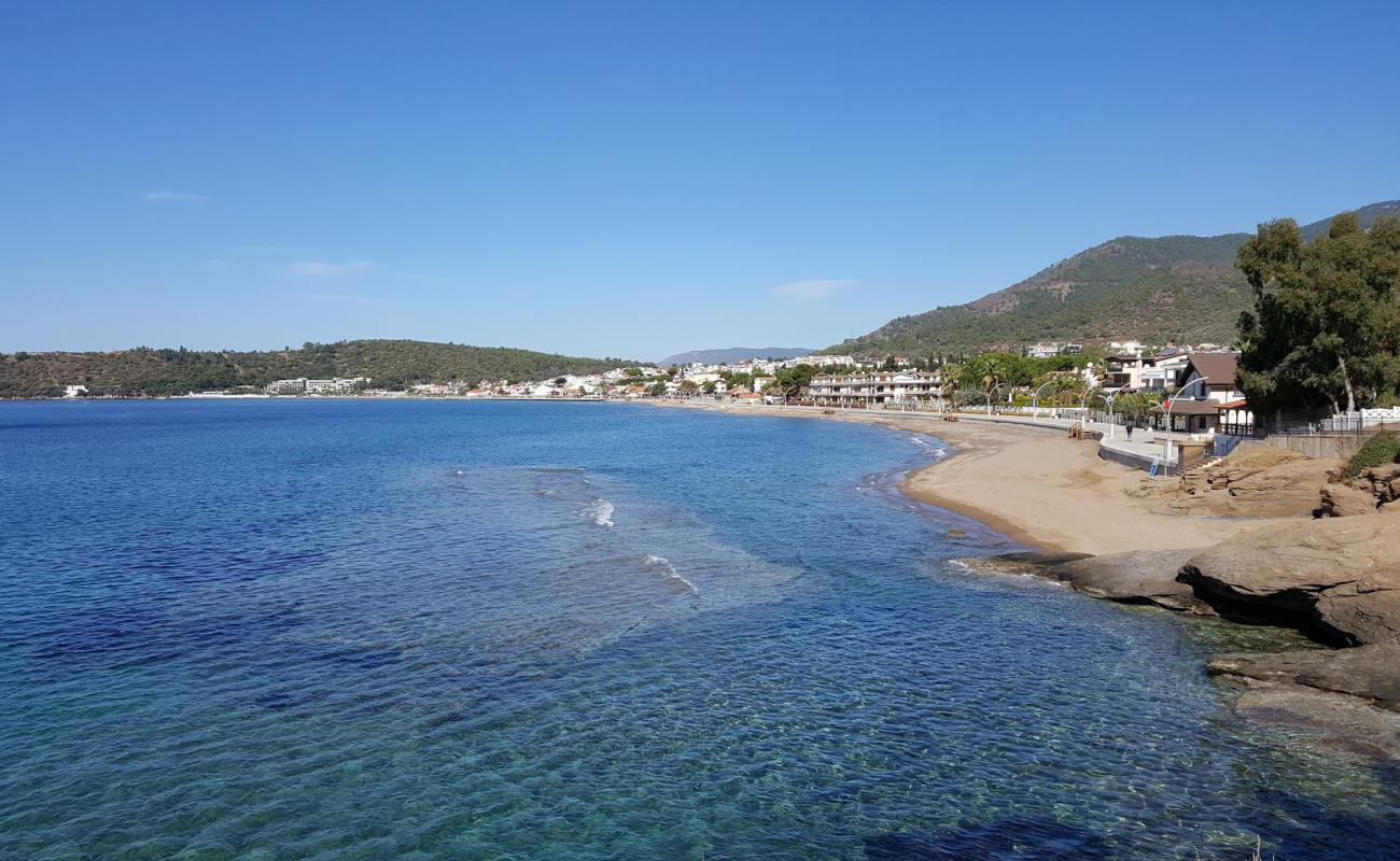 Сukuraltı Plajı V'in fotoğrafı kahverengi kum yüzey ile