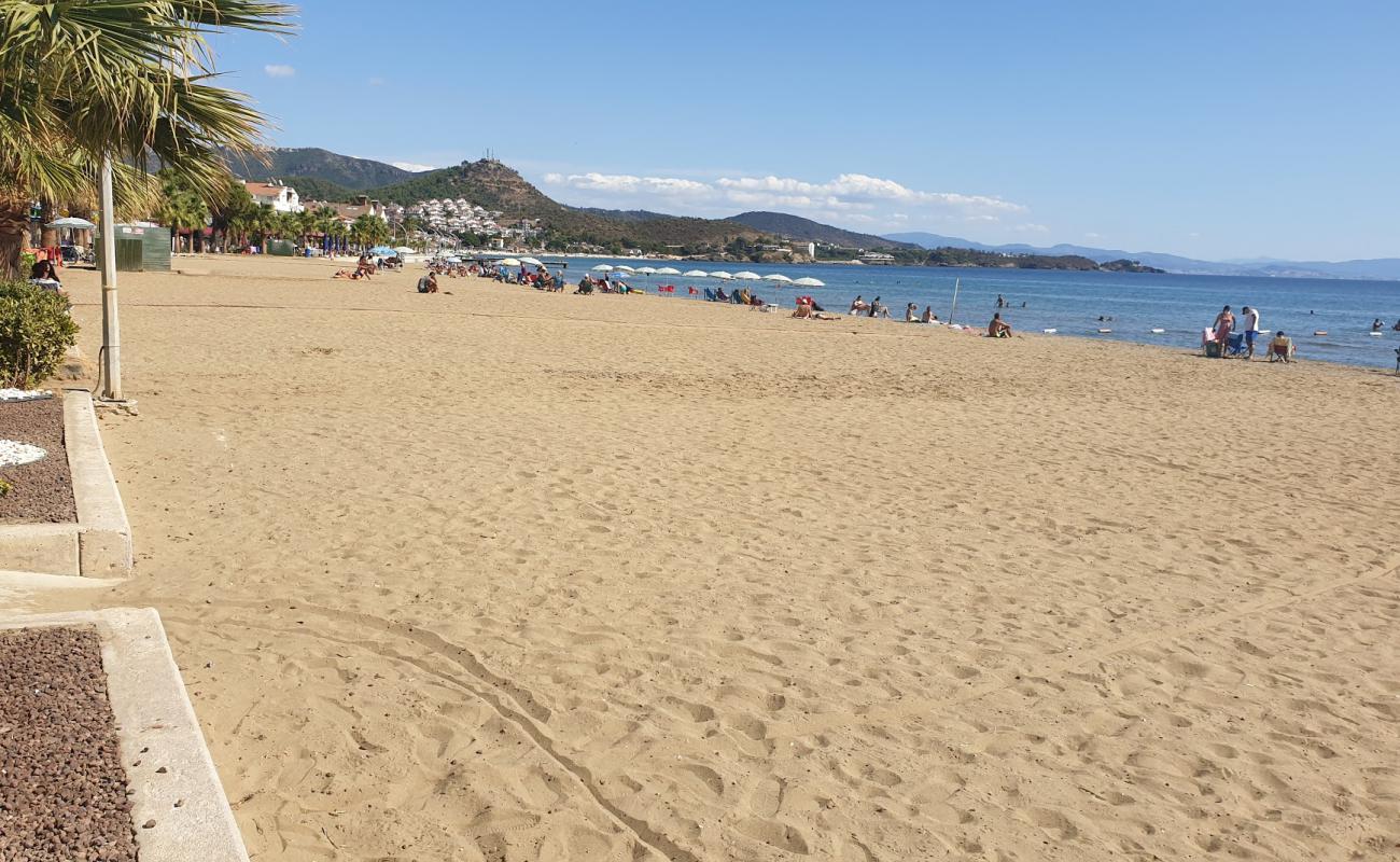 CukuraltI beach'in fotoğrafı i̇nce kahverengi kum yüzey ile