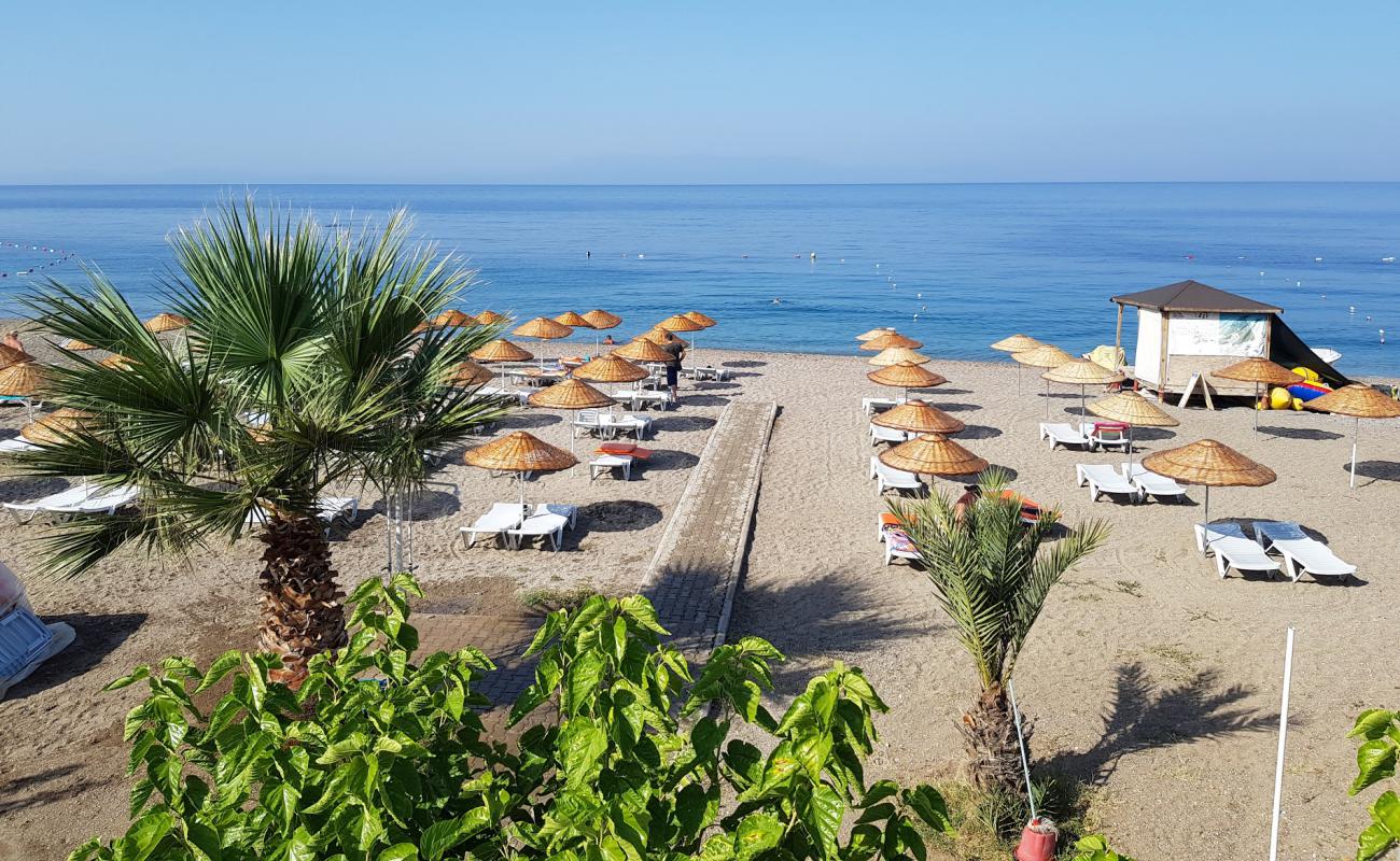 Ozdere beach'in fotoğrafı bej kum ve çakıl yüzey ile