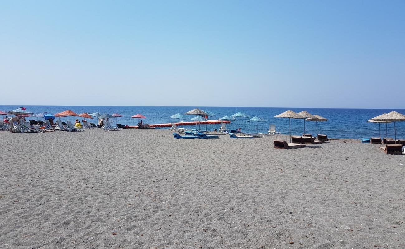 Omur town beach'in fotoğrafı küçük bej çakıl yüzey ile