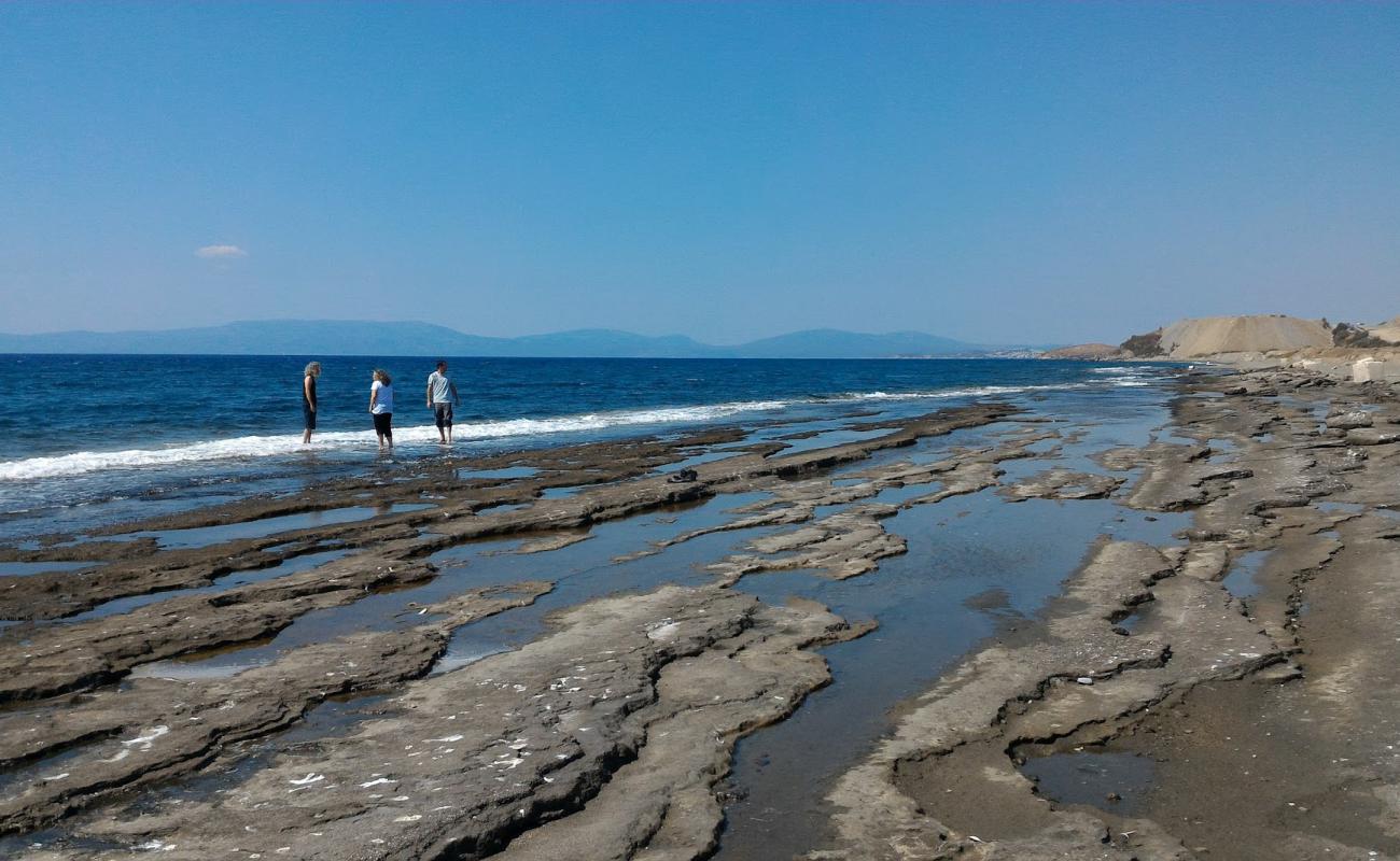 Omur town beach VI'in fotoğrafı gri çakıl taşı yüzey ile