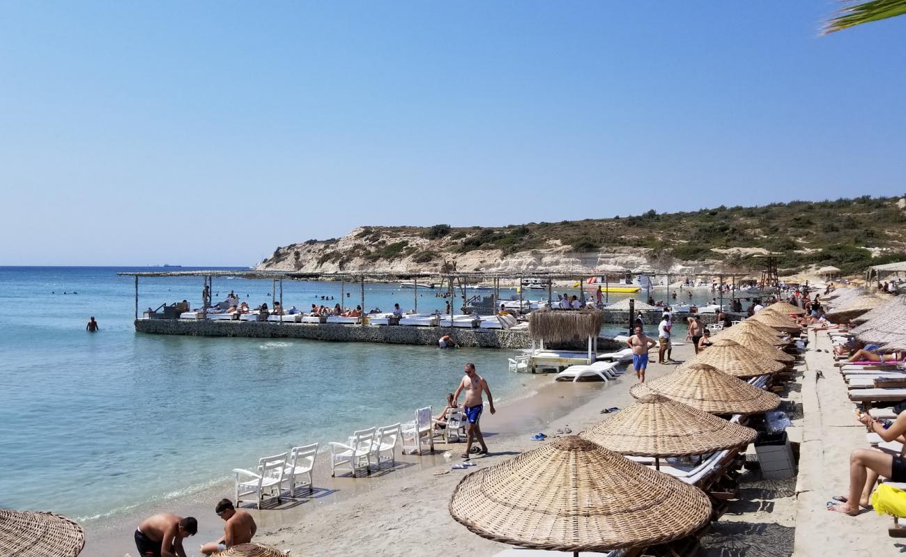 Fly-Inn Plajı'in fotoğrafı i̇nce bej kum yüzey ile