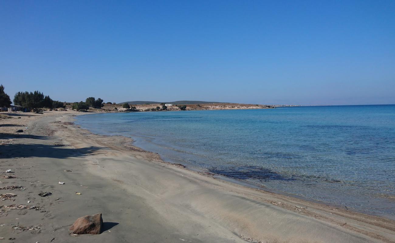 Yalı Plajı'in fotoğrafı kahverengi kum yüzey ile