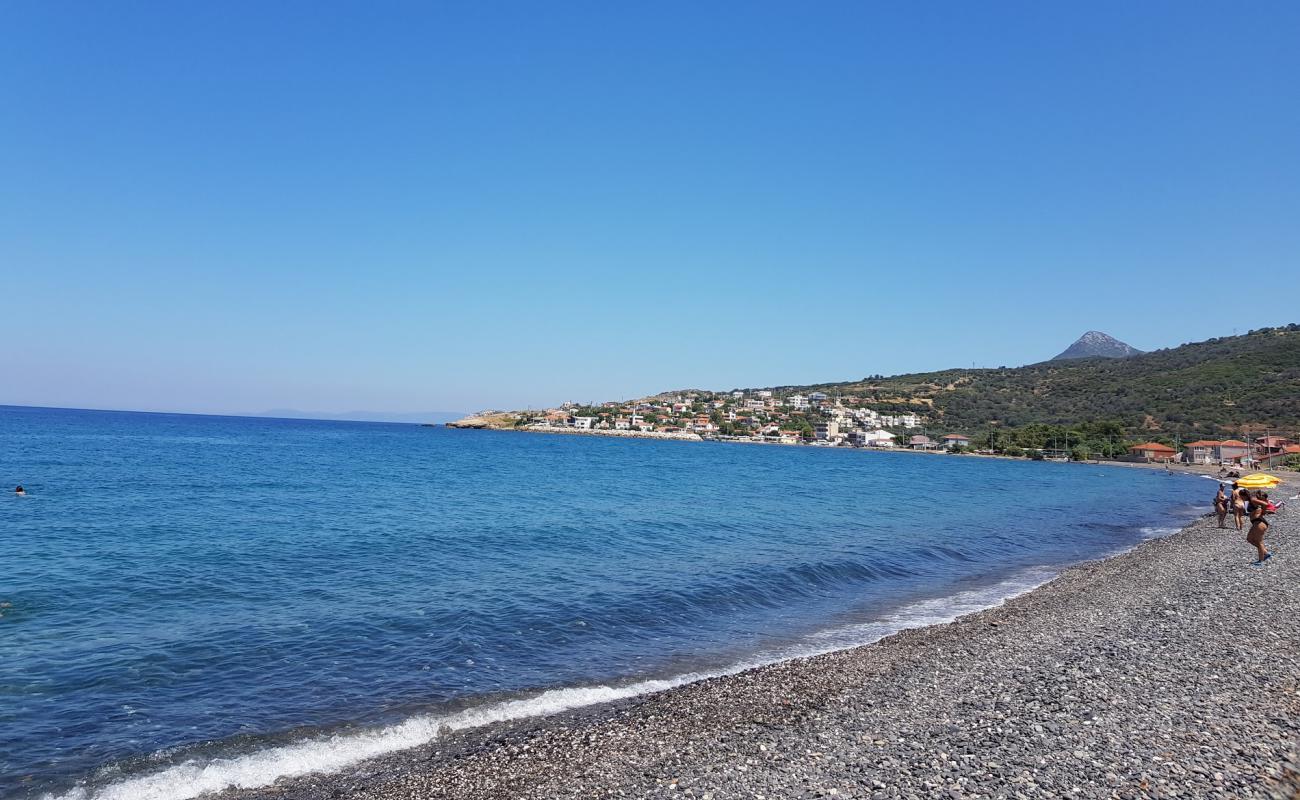 Yeniliman sahil'in fotoğrafı gri çakıl taşı yüzey ile