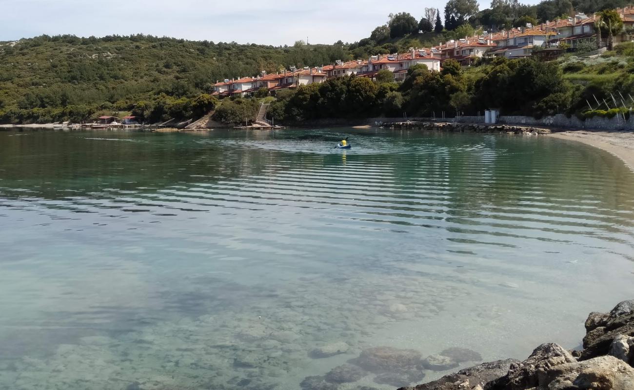 Ozbek Beach IV'in fotoğrafı koyu i̇nce çakıl yüzey ile