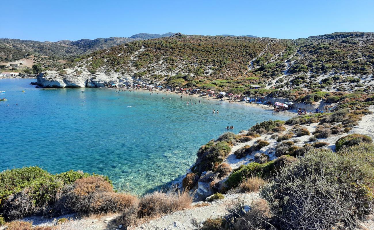 Foca beach'in fotoğrafı koyu i̇nce çakıl yüzey ile