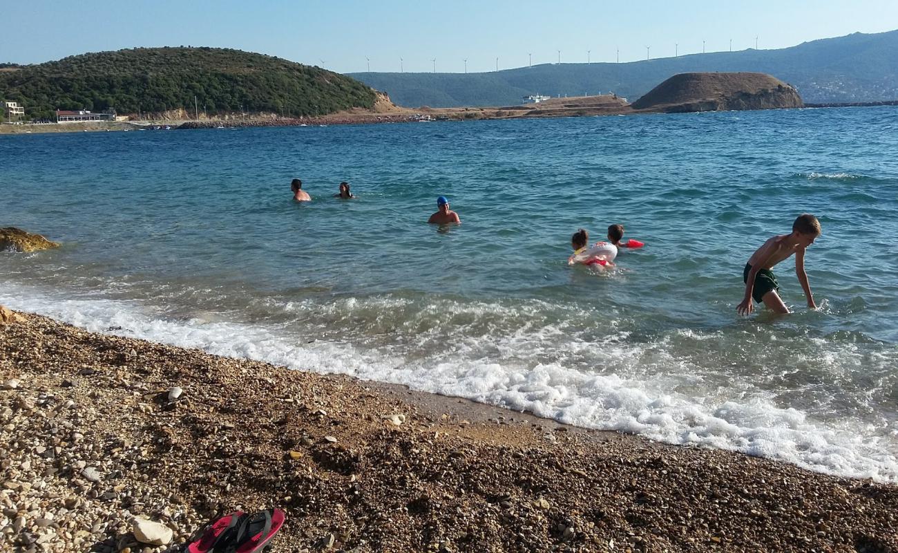 Cakmaklı Plajı III'in fotoğrafı kahverengi çakıl yüzey ile