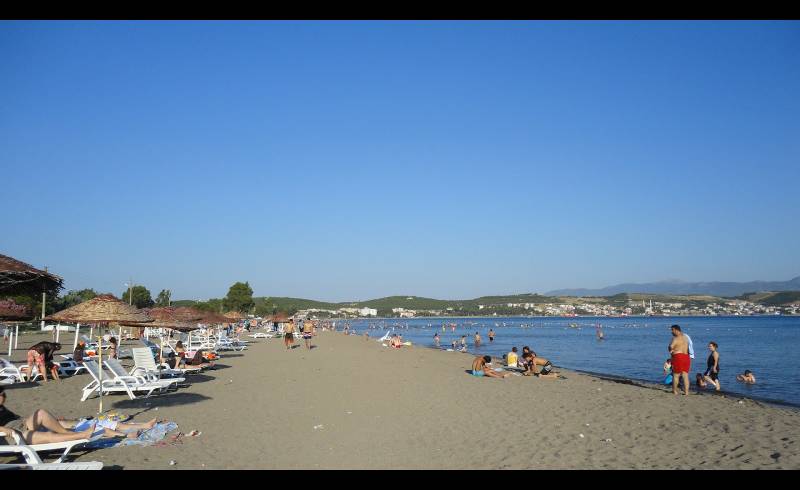 Aliaga beach'in fotoğrafı parlak kum yüzey ile