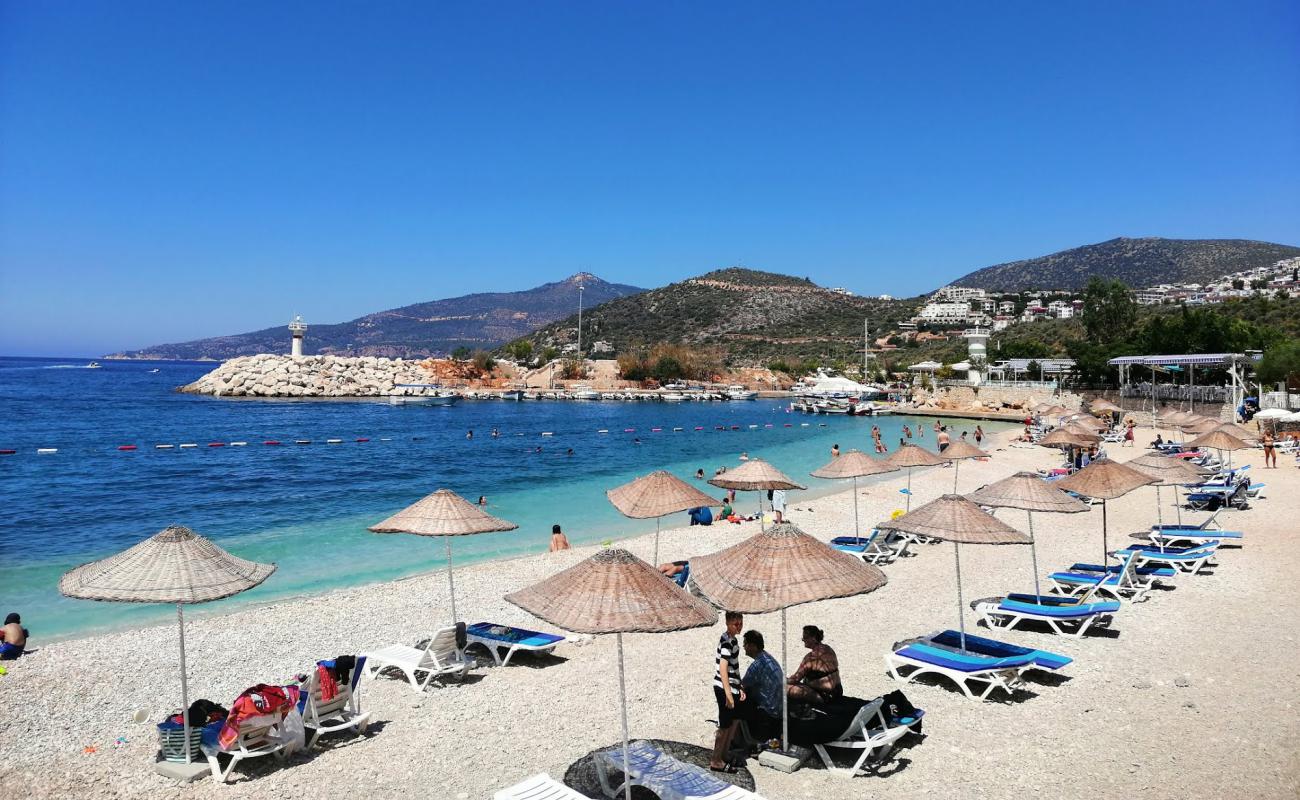 Kalkan Plajı'in fotoğrafı hafif ince çakıl taş yüzey ile