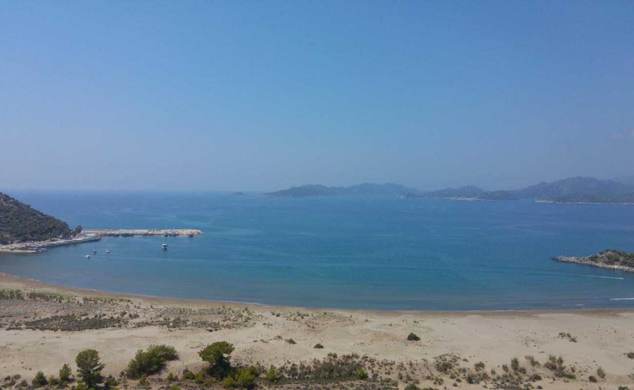 Cayagzı Plajı'in fotoğrafı kahverengi kum yüzey ile