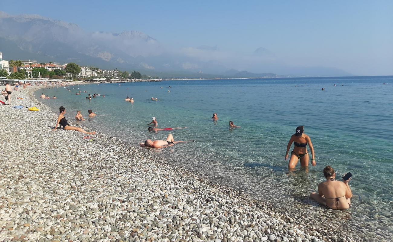 Kemer Halk Plajı'in fotoğrafı hafif ince çakıl taş yüzey ile