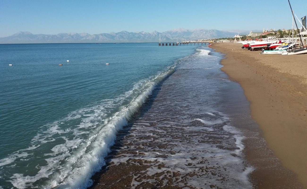 Kundu Halk Plajı'in fotoğrafı kahverengi kum yüzey ile