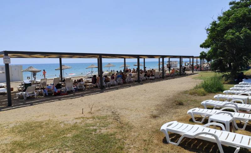 Belek Halk Plajı'in fotoğrafı kahverengi kum yüzey ile