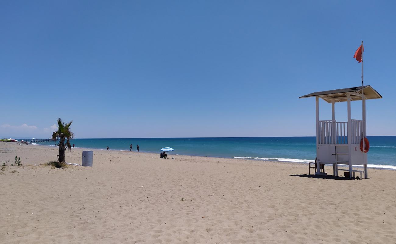 Bogazkent beach'in fotoğrafı siyah kum ve çakıllar yüzey ile