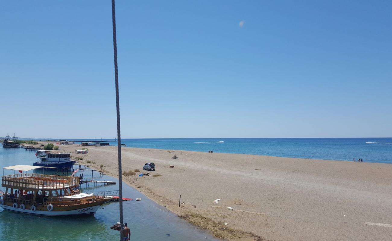 Kleopatra beach'in fotoğrafı kahverengi kum yüzey ile